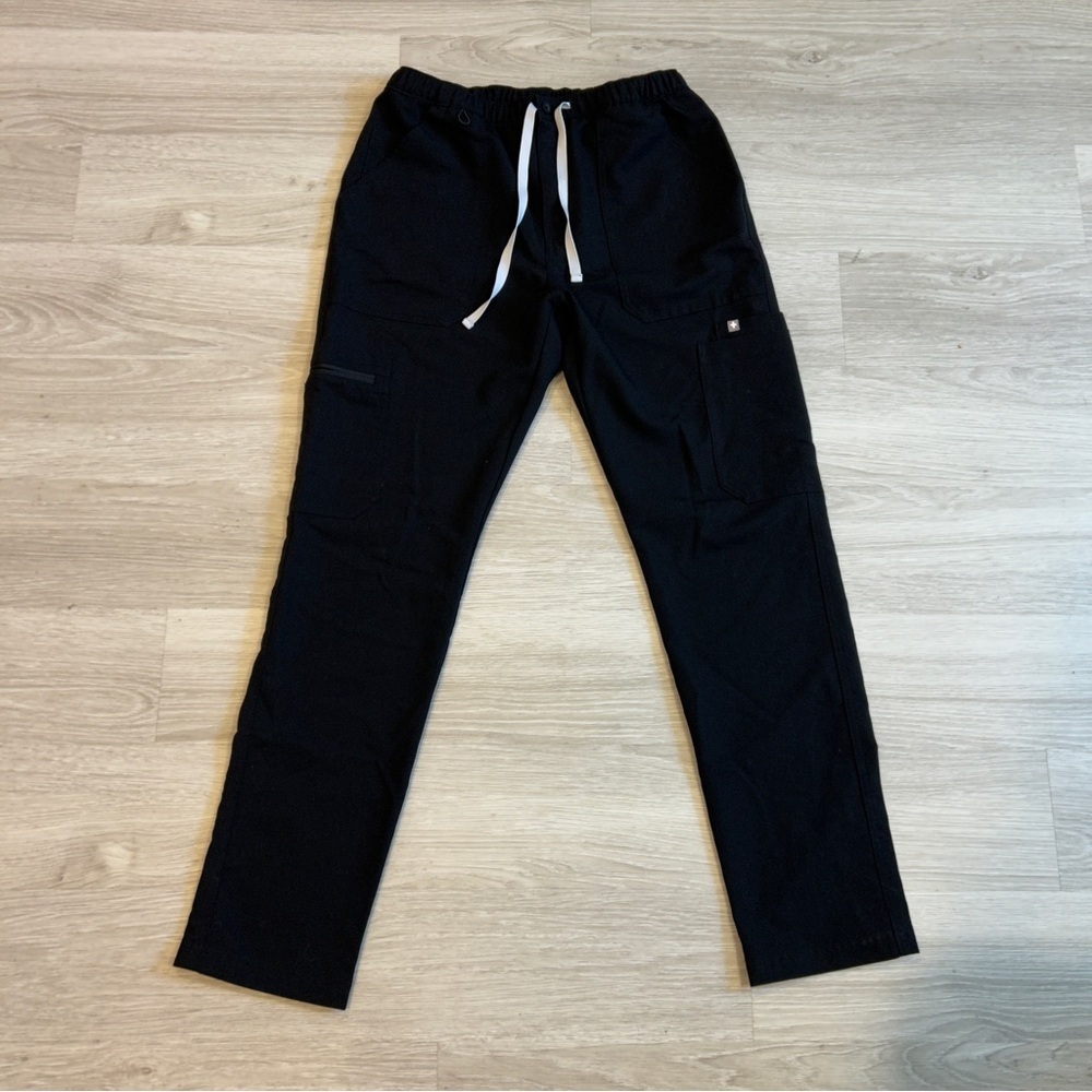 Figs Men’s Black Cairo Cargo Scrub Pants with zipper fly - M